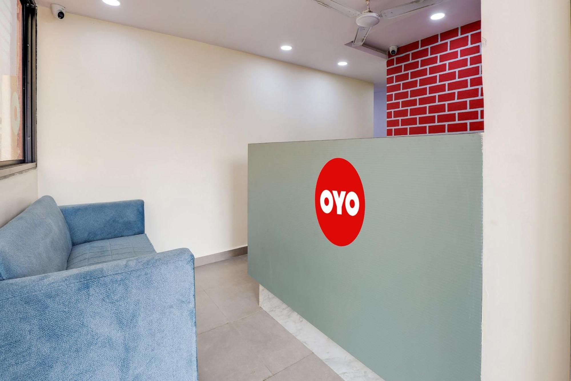 Hotel O Lotus Szúrat Kültér fotó