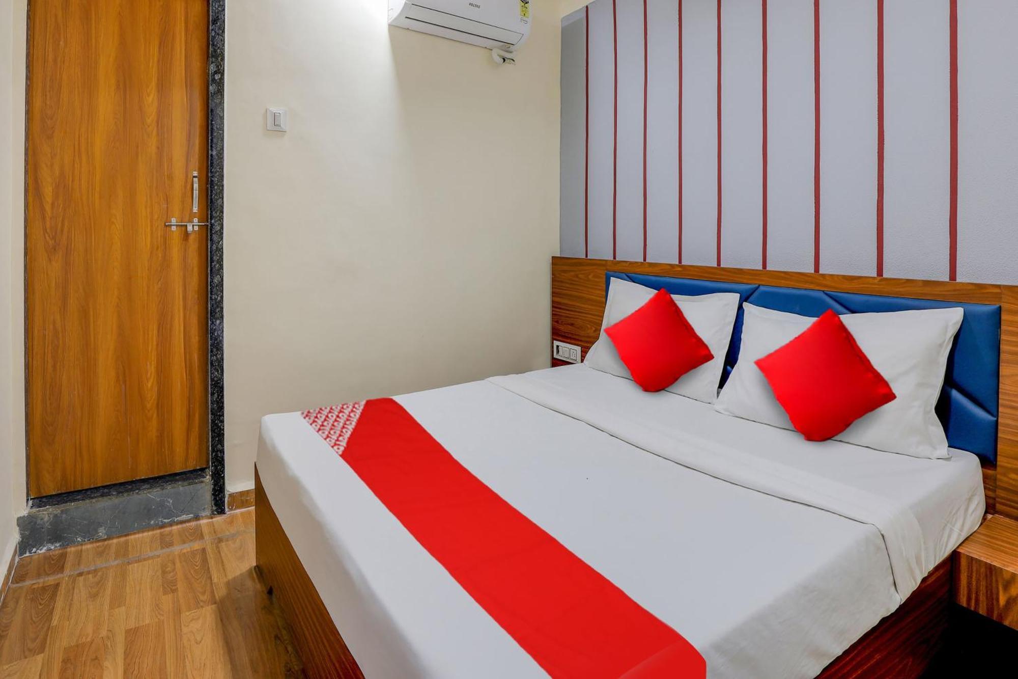 Hotel O Lotus Szúrat Kültér fotó