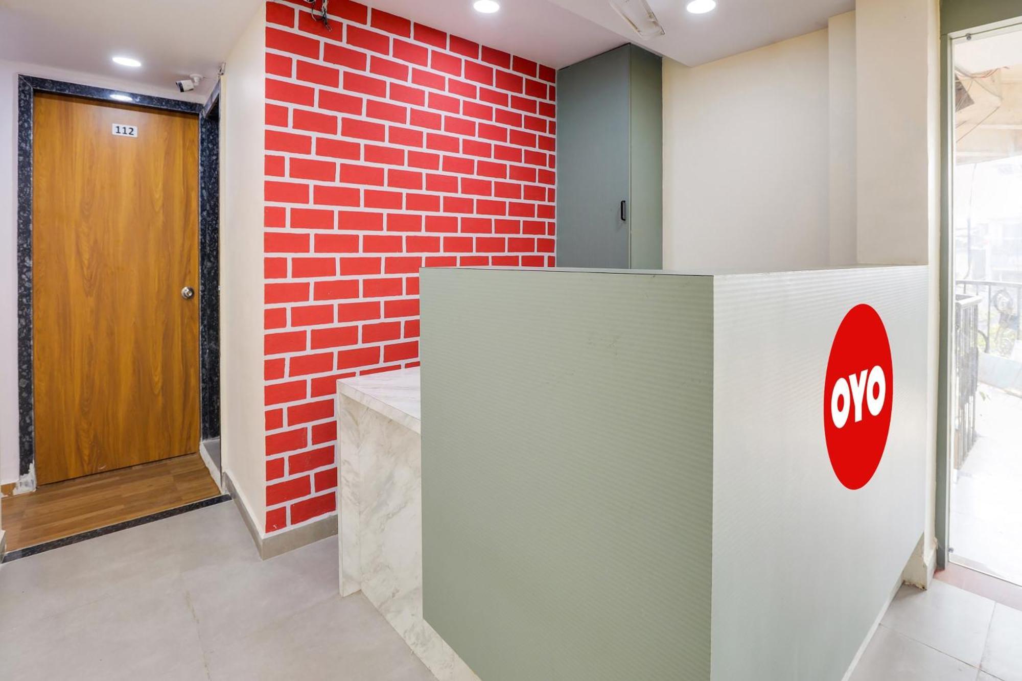 Hotel O Lotus Szúrat Kültér fotó